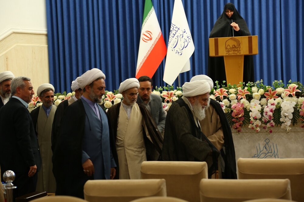 برگزاری همایش گرامیداشت مقام معلم در جامعه الزهرا (س)