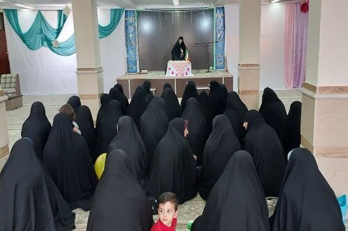 حوزویان باید با رفتار و منش خود دیگران را جذب دین کنند