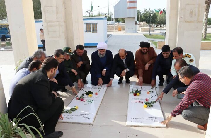 غبارروبی قبور مطهر شهدای گمنام در خورموج