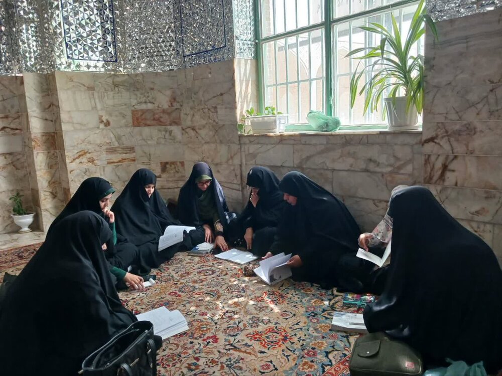 برگزاری کلاس‌های درس در جوار امامزاده جعفر(ع) به مناسبت میلاد حضرت معصومه(س)