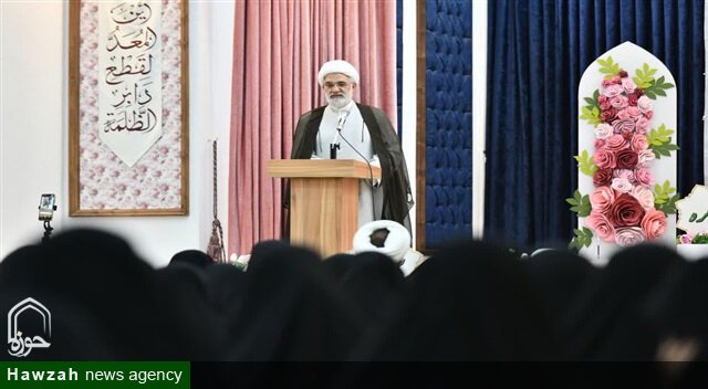 «محفل مهر پدرانه»؛ گفت‌وگوی پدرانه مدیر حوزه علمیه خراسان با دختران طلبه در روز دختر