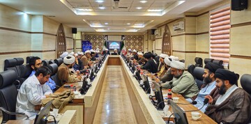 تصاویر/ نشست هم‌اندیشی اساتید فرق و ادیان با معاون تبلیغ حوزه‌های علمیه