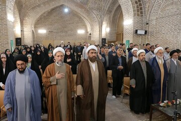 تصاویر / از خادمان برنامه اعتکاف در قزوین تجلیل شد