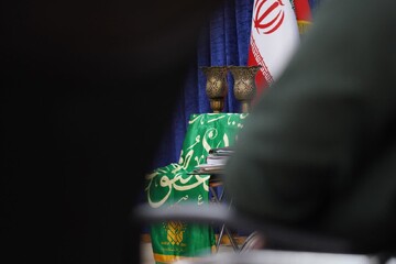 تصاویر/ دیدار خادمان حرم حضرت معصومه(س)با نماینده ولی فقیه در لرستان