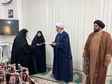 عالمان و معلمان با هدایت خود، بالاترین خدمت را به انسانیت می‌کنند+ عکس