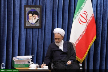 تکریم و تقدیر مدیر حوزه‌های علمیه از کارگران