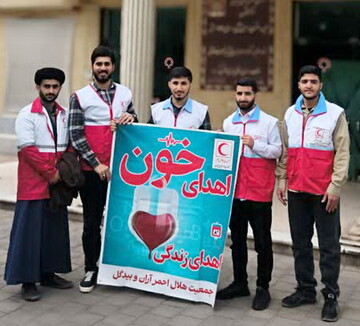 تصاویر/ اهدای خون توسط طلاب مدرسه علمیه المهدی(عج) آران و بیدگل