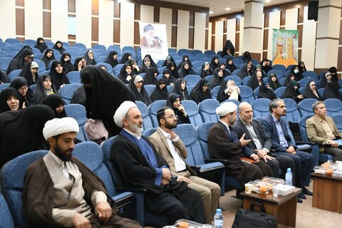 تصاویر/ تجلیل از برگزیدگان جشنواره بانوی کرامت و مسابقه رشد در سمنان