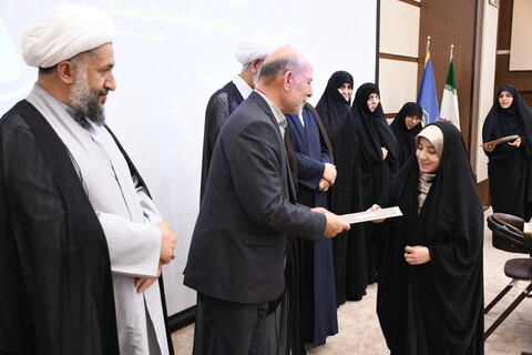 تصاویر/ تجلیل از برگزیدگان جشنواره بانوی کرامت و مسابقه رشد در سمنان