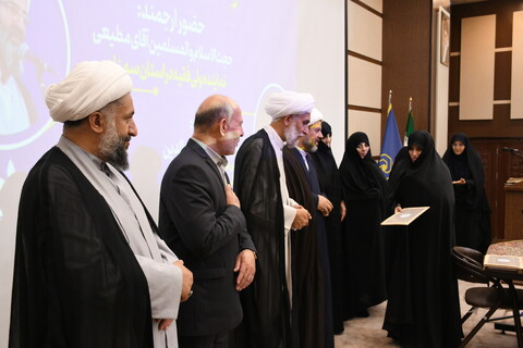 تصاویر/ تجلیل از برگزیدگان جشنواره بانوی کرامت و مسابقه رشد در سمنان