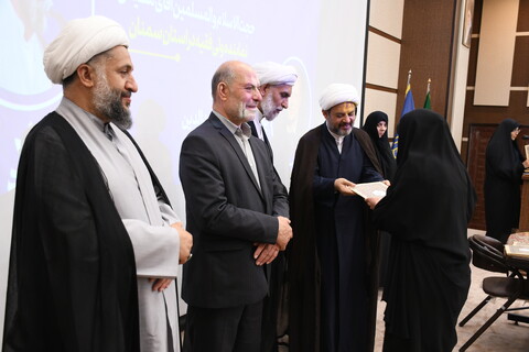 تصاویر/ تجلیل از برگزیدگان جشنواره بانوی کرامت و مسابقه رشد در سمنان