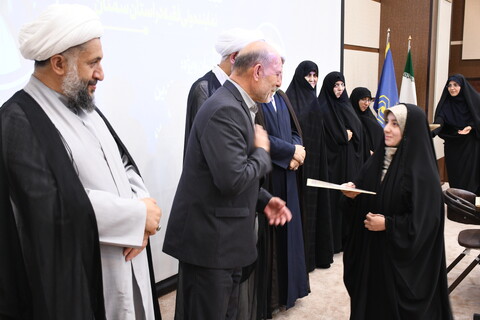 تصاویر/ تجلیل از برگزیدگان جشنواره بانوی کرامت و مسابقه رشد در سمنان