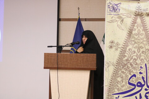 تصاویر/ اختتامیه هفدهمین جشنواره بانوی کرامت و دهمین مسابقه رشد در سمنان