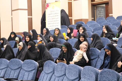 تصاویر/ اختتامیه هفدهمین جشنواره بانوی کرامت و دهمین مسابقه رشد در سمنان