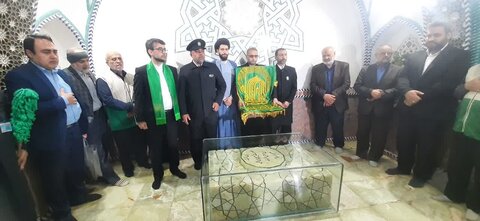 تصاویر / مراسم غبارروبی آستان مقدس امام زاده حسین علیه الاسلام با حضور خادمین حرم مطهر رضوی