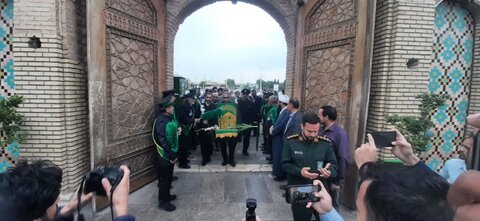 تصاویر / مراسم غبارروبی آستان مقدس امام زاده حسین علیه الاسلام با حضور خادمین حرم مطهر رضوی