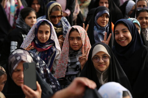 تصاویر / جشن روز دختر در حرم زینبیه اصفهان