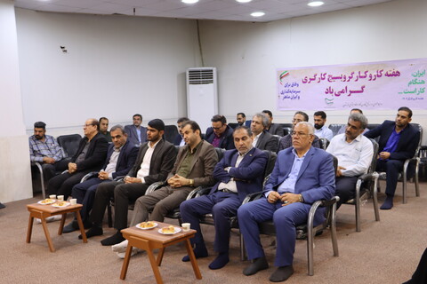 دیدار مدیران دستگاه های تابعه وزارت کار و جامعه کارگری خوزستان با نماینده ولی فقیه