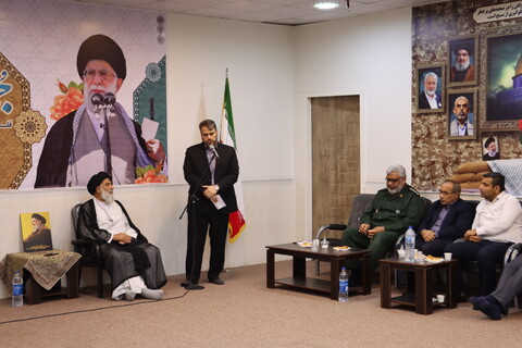 دیدار مدیران دستگاه های تابعه وزارت کار و جامعه کارگری خوزستان با نماینده ولی فقیه