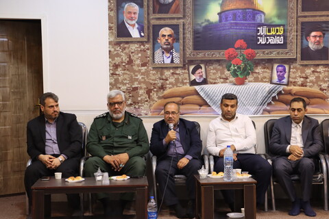 دیدار مدیران دستگاه های تابعه وزارت کار و جامعه کارگری خوزستان با نماینده ولی فقیه