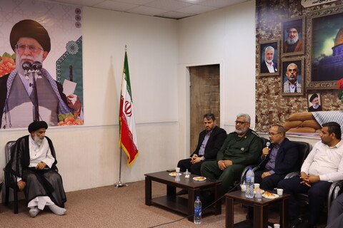 دیدار مدیران دستگاه های تابعه وزارت کار و جامعه کارگری خوزستان با نماینده ولی فقیه