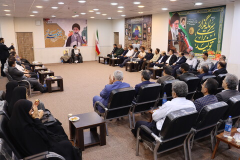 دیدار مدیران دستگاه های تابعه وزارت کار و جامعه کارگری خوزستان با نماینده ولی فقیه