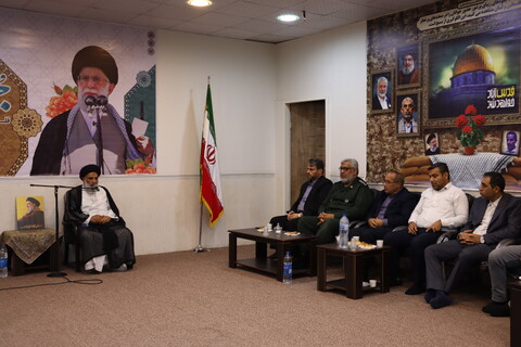 دیدار مدیران دستگاه های تابعه وزارت کار و جامعه کارگری خوزستان با نماینده ولی فقیه