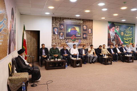 دیدار مدیران دستگاه های تابعه وزارت کار و جامعه کارگری خوزستان با نماینده ولی فقیه