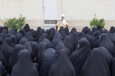 حضور آیت الله ناصری در دبیرستان شهید مطهری به مناسبت روز دختر