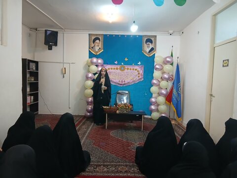 تصاویر/برگزاری جشن دهه کرامت همراه با خادمیاران رضوی در مدرسه علمیه الهیه ساوه