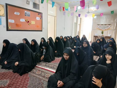 تصاویر/برگزاری جشن دهه کرامت همراه با خادمیاران رضوی در مدرسه علمیه الهیه ساوه