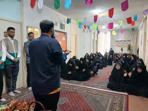 تصاویر/برگزاری جشن دهه کرامت همراه با خادمیاران رضوی در مدرسه علمیه الهیه ساوه