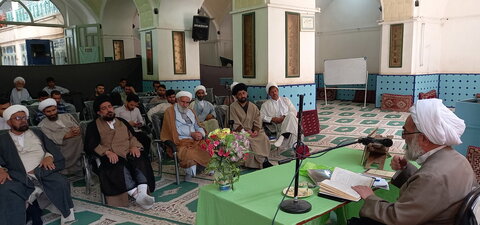 تصاویر/ کرسی آزاداندیشی مدرسه آیت‌الله مدنی کاشانی(ره)