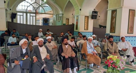 تصاویر/ کرسی آزاداندیشی مدرسه آیت‌الله مدنی کاشانی(ره)