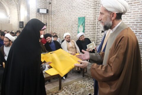 تصاویر / از خادمان برنامه اعتکاف در قزوین تجلیل شد