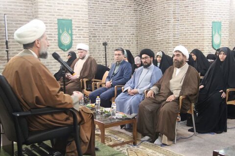 تصاویر / از خادمان برنامه اعتکاف در قزوین تجلیل شد