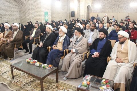 تصاویر / از خادمان برنامه اعتکاف در قزوین تجلیل شد