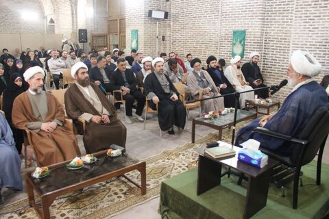 تصاویر / از خادمان برنامه اعتکاف در قزوین تجلیل شد