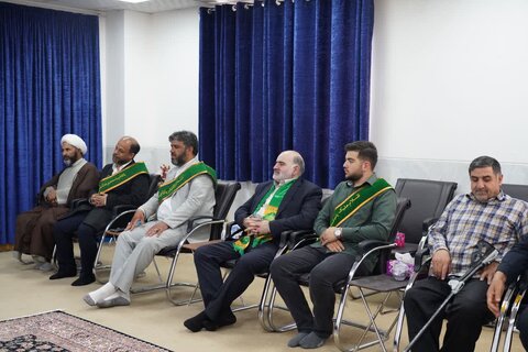 تصاویر دیدار خادمان حرم حضرت معصومه(س)با نماینده ولی فقیه در لرستان