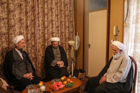 تصاویر / دیدار نماینده ولی‌فقیه در استان قزوین  با معمرین روحانی و اساتید حوزه علمیه قزوین