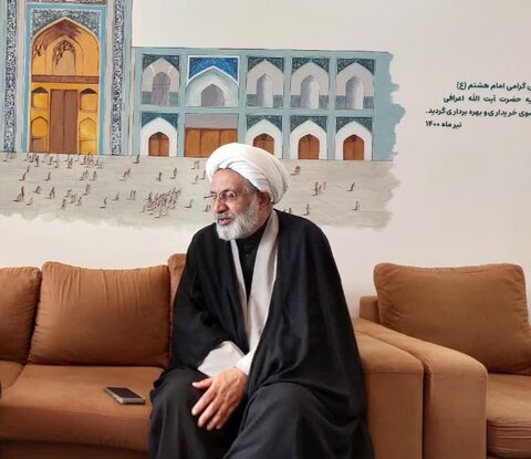 خدا نے پیغمبر اکرم (ص) کو خاتم النبیین اور انسانِ کامل کی حیثیت سے انسانیت کی رہنمائی کے لیے مبعوث فرمایا