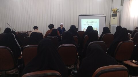 تصاویر/ مراسم تجلیل از مقام شامخ استاد در مدرسه علمیه خواهران خورموج