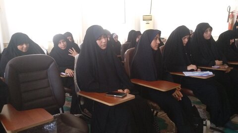 تصاویر/ مراسم تجلیل از مقام شامخ استاد در مدرسه علمیه خواهران خورموج