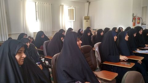 تصاویر/ مراسم تجلیل از مقام شامخ استاد در مدرسه علمیه خواهران خورموج