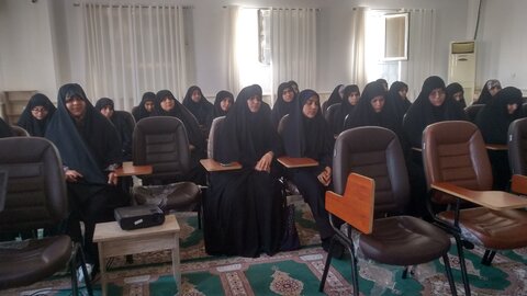 تصاویر/ مراسم تجلیل از مقام شامخ استاد در مدرسه علمیه خواهران خورموج