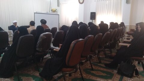 تصاویر/ مراسم تجلیل از مقام شامخ استاد در مدرسه علمیه خواهران خورموج