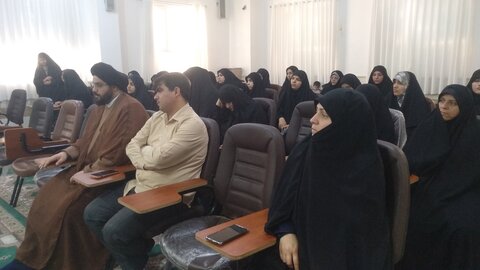 تصاویر/ مراسم تجلیل از مقام شامخ استاد در مدرسه علمیه خواهران خورموج