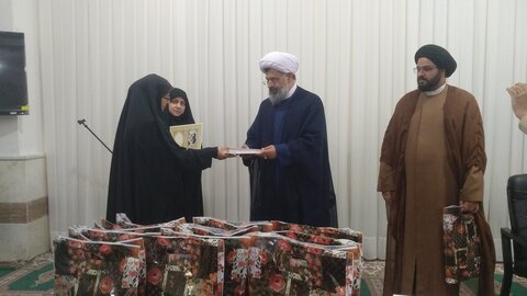 تصاویر/ مراسم تجلیل از مقام شامخ استاد در مدرسه علمیه خواهران خورموج