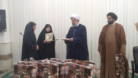 تصاویر/ مراسم تجلیل از مقام شامخ استاد در مدرسه علمیه خواهران خورموج