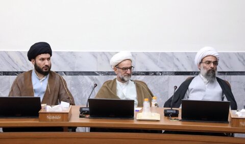تصاویر/ سومین جلسه از «سلسله نشست‌های اساتید و فضلای جوان حوزه علمیه» با موضوع «نقش آفرینی در عرصه راهبری و سیاستگذاری»
